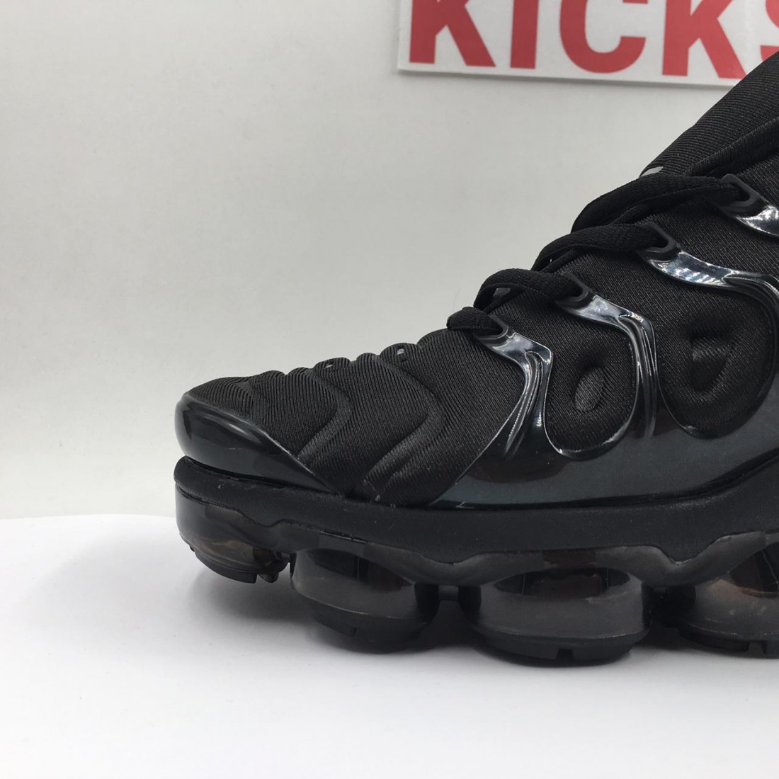 vapormax plus triple black